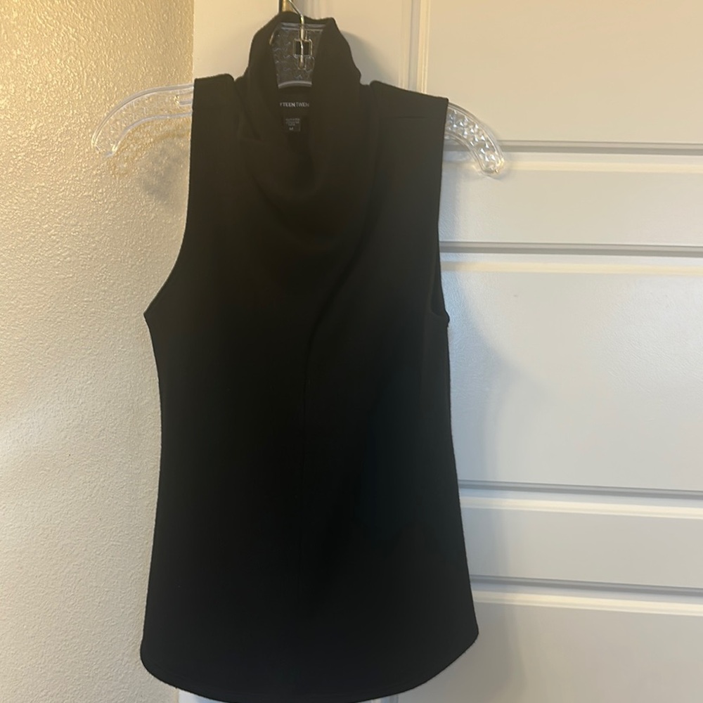 Fifteen Twenty Women's Black Sleeveless Top